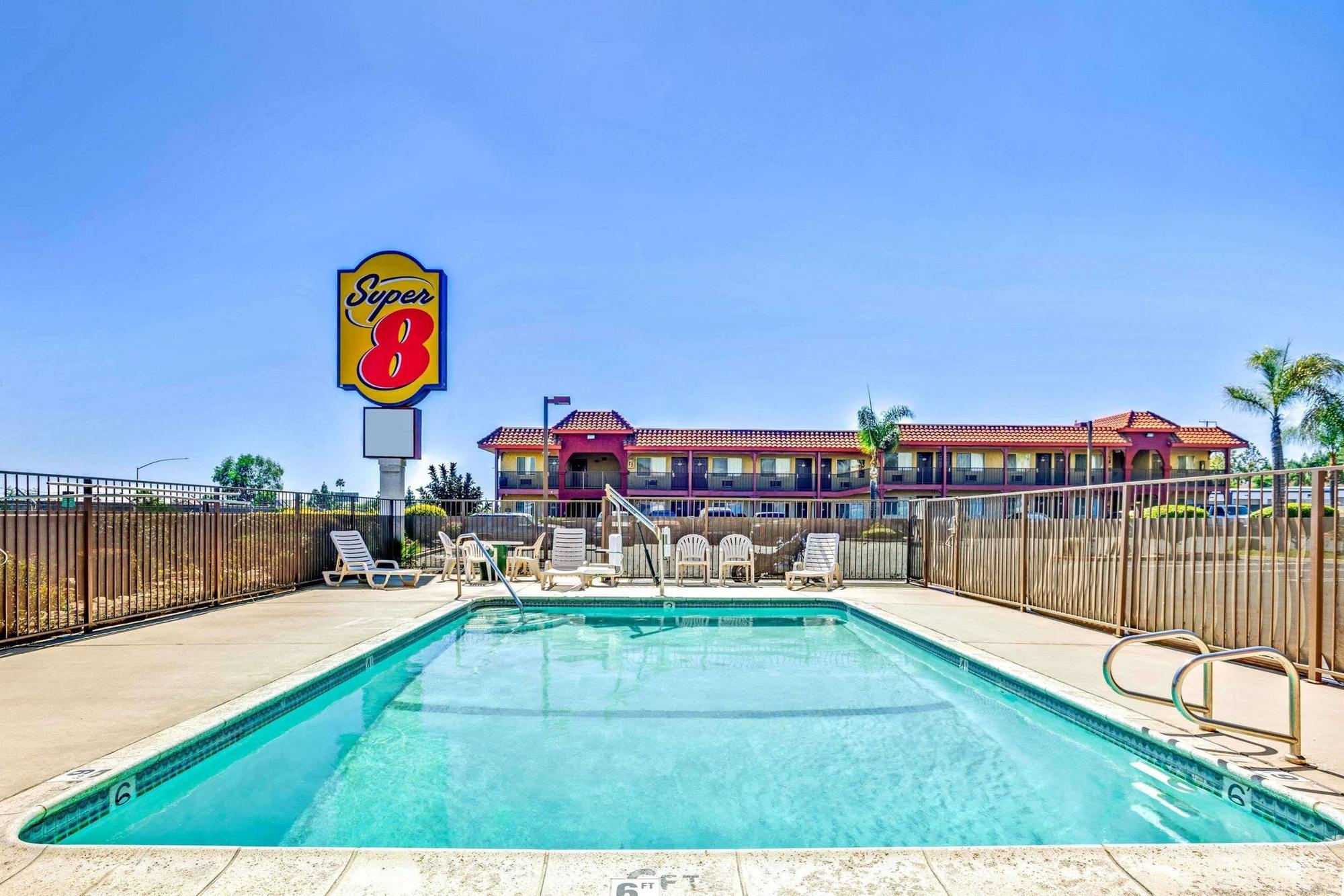 Hotel Super 8 By Wyndham Upland Ontario Ca Zewnętrze zdjęcie